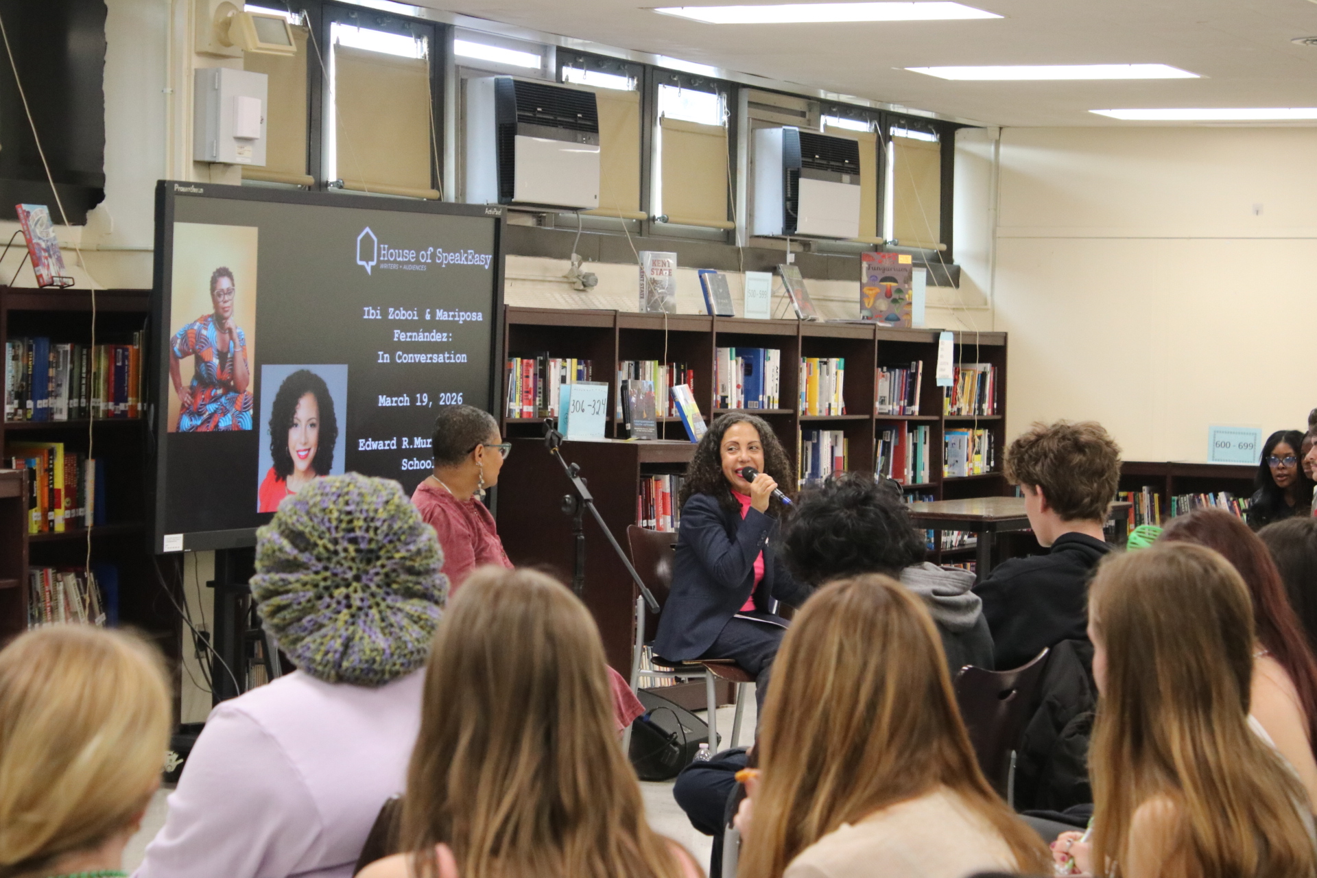Mariposa Fernández speaks to Murrow students